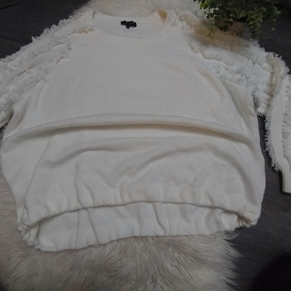 1.STATE
White Fringe-Sleeve Sweater size XL - Picture 7 of 8